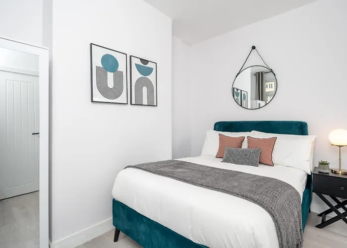 3 Bed New House ! Perfect Central Location- 5 Minutes From Tube Station