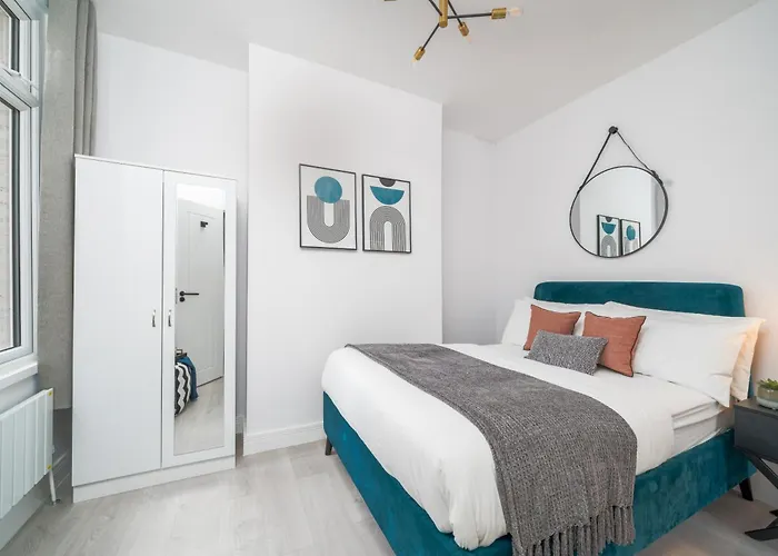 3 Bed New House ! Perfect Central Location- 5 Minutes From Tube Station